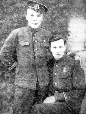 Старший лейтенант Андрей Теличко и лейтенант Саркис Адамов